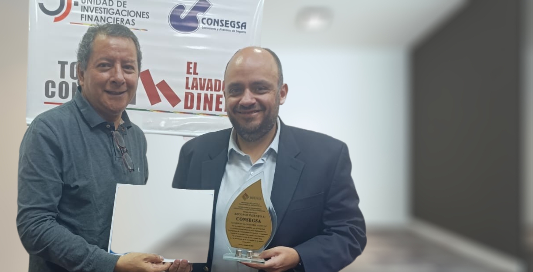 CONSEGSA recibe el Reconocimiento Kantuta por su compromiso con la integridad y la transparencia